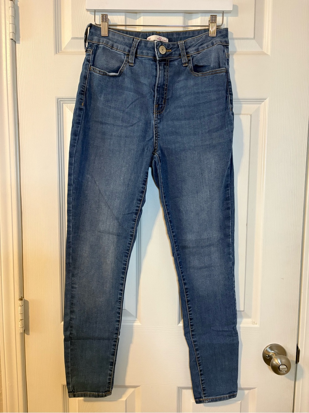 SO Women’s Skinny Jeans in Medium Blue Wash